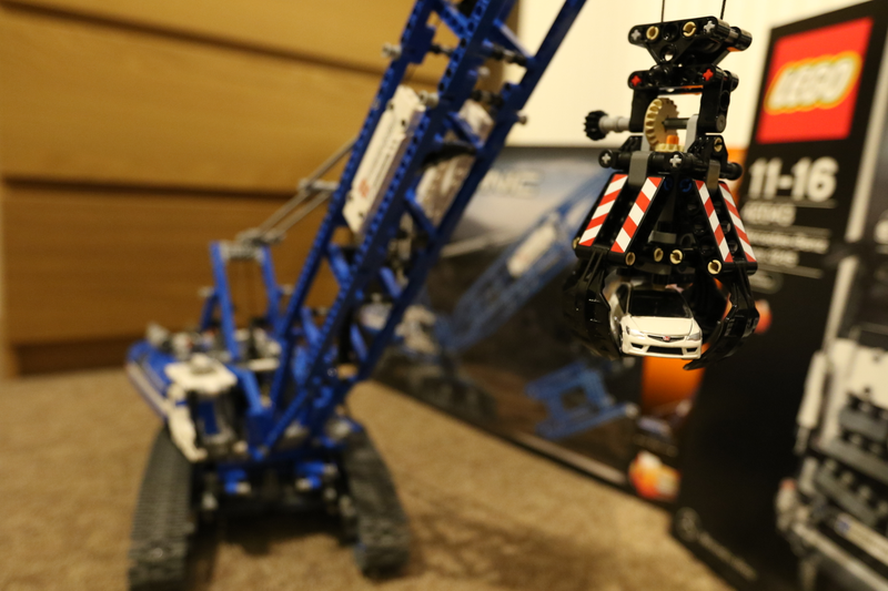 Illustration for article titled Lego Technic Crawler Crane: The Oppo Review